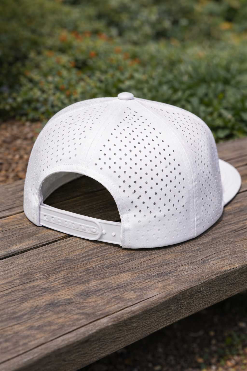 GLU White Snapback (White/Gold)